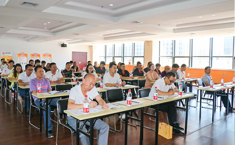 熱烈祝賀正?！吨圃煨推髽I(yè)生產運作管理》專題公益講座在溫州成功舉辦