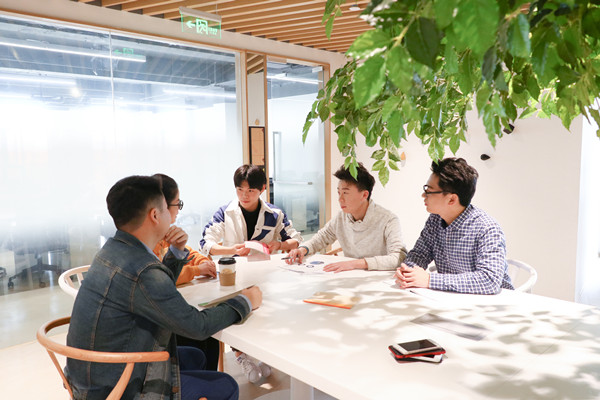 員工培訓與發(fā)展：培養(yǎng)人才，提升企業(yè)核心競爭力