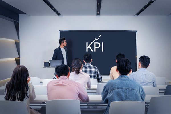 薪酬調(diào)整策略：依據(jù)市場變化，靈活調(diào)整薪酬體系