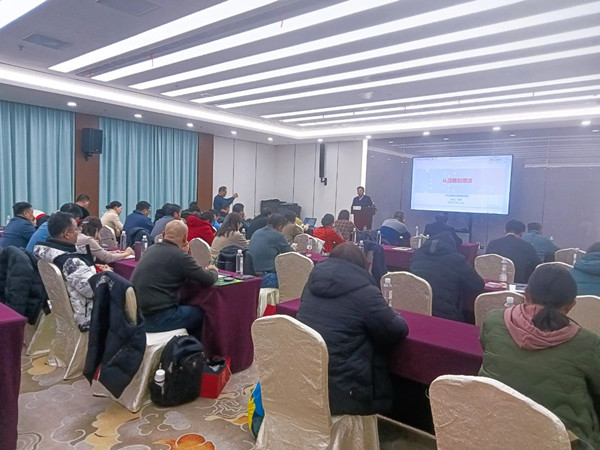 無錫市社區(qū)商會(huì)——勤新商會(huì)攜手正睿咨詢集團(tuán)為企業(yè)家賦能充電！