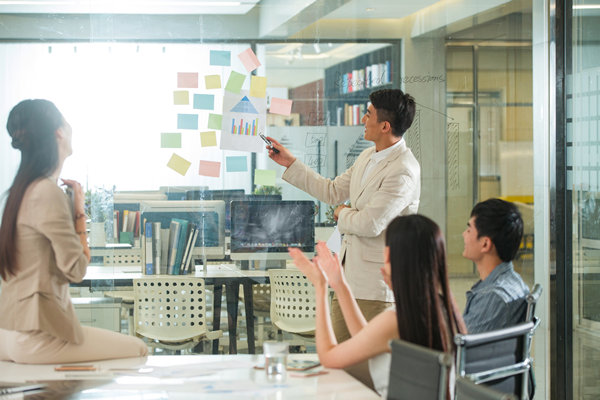 薪酬與績(jī)效掛鉤：激勵(lì)員工，提高工作表現(xiàn)