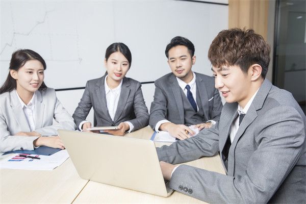 薪酬與員工發(fā)展：促進員工成長，提高工作動力