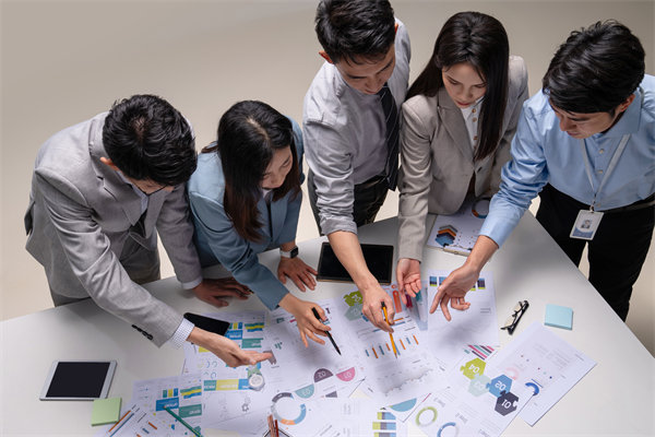 制定精準經(jīng)營計劃，引領(lǐng)企業(yè)穩(wěn)健發(fā)展，實現(xiàn)長遠目標