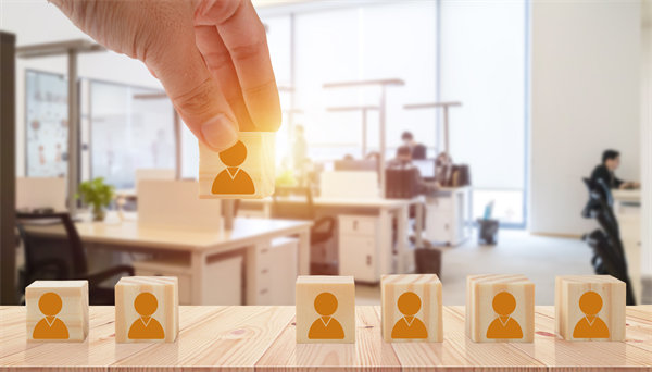 人才挖掘與選拔：全面評(píng)估候選人能力，選拔優(yōu)秀人才