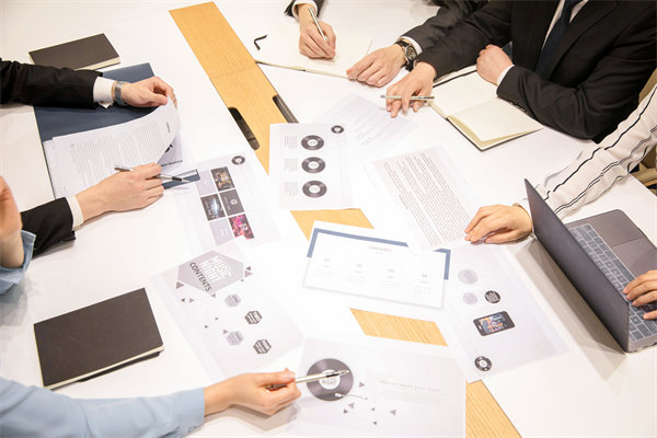 市場(chǎng)調(diào)研：深入了解市場(chǎng)，制定有效營(yíng)銷策略