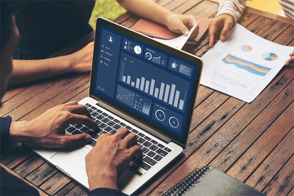 薪酬績(jī)效與戰(zhàn)略目標(biāo)協(xié)同，推動(dòng)企業(yè)持續(xù)發(fā)展與成長(zhǎng)