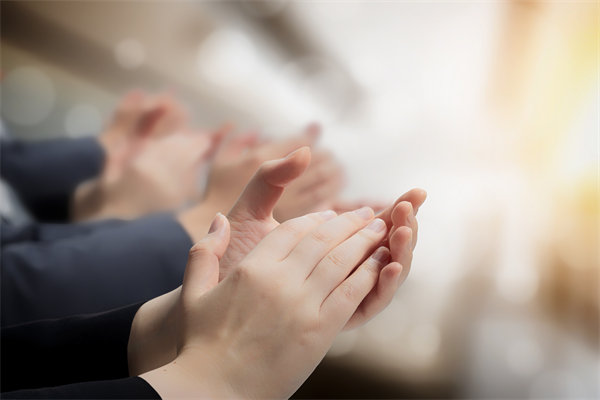 薪酬績(jī)效與戰(zhàn)略目標(biāo)協(xié)同，推動(dòng)企業(yè)持續(xù)發(fā)展與成長(zhǎng)