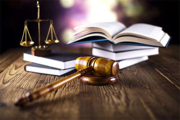 結(jié)合實(shí)際，談?wù)勂髽I(yè)在戰(zhàn)略薪酬設(shè)計(jì)時(shí)要注意哪些問題？