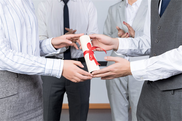 員工福利多樣化趨勢(shì)：哪些非貨幣激勵(lì)可提高滿意度？