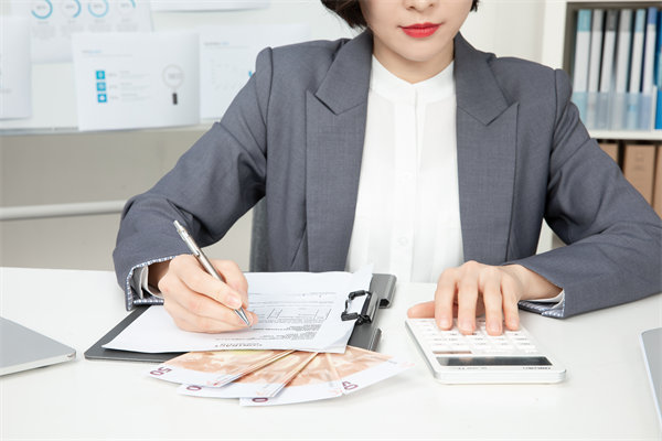 薪酬透明度：公開(kāi)薪資信息對(duì)企業(yè)和員工有何利弊？