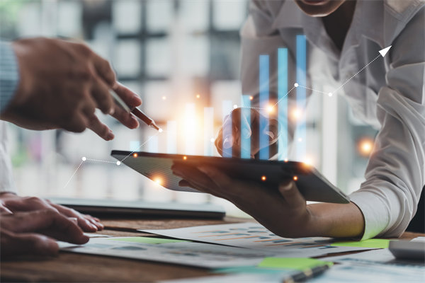 年度經(jīng)營計(jì)劃中，如何強(qiáng)化成本控制與提升運(yùn)營效率？