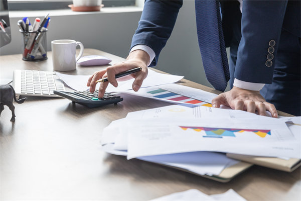 行業(yè)變革下，薪酬調(diào)整策略如何緊跟市場(chǎng)步伐？