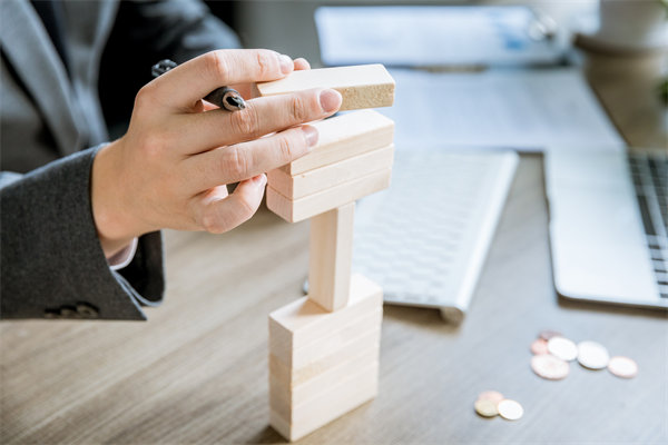 集團(tuán)管控如何平衡創(chuàng)新與穩(wěn)定，推動(dòng)可持續(xù)發(fā)展？