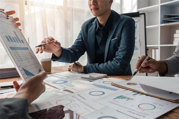 如何利用數(shù)據(jù)分析優(yōu)化年度經(jīng)營(yíng)決策，實(shí)現(xiàn)精準(zhǔn)管理？