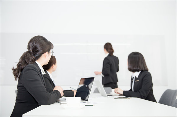 成本削減與效益增長，咨詢?nèi)绾握业阶罴哑胶恻c？