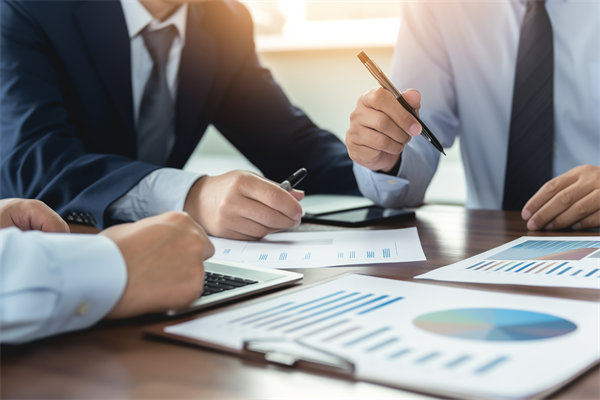 如何構建全面的預算監(jiān)控體系，及時發(fā)現并糾正偏差？