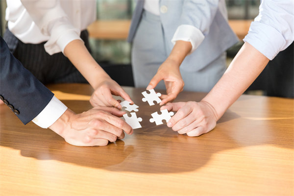 如何構建全面的預算監(jiān)控體系，及時發(fā)現并糾正偏差？