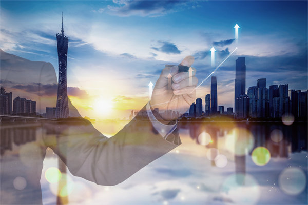 在薪酬體系設(shè)計(jì)時(shí)，應(yīng)如何考慮行業(yè)標(biāo)準(zhǔn)和市場(chǎng)變化？