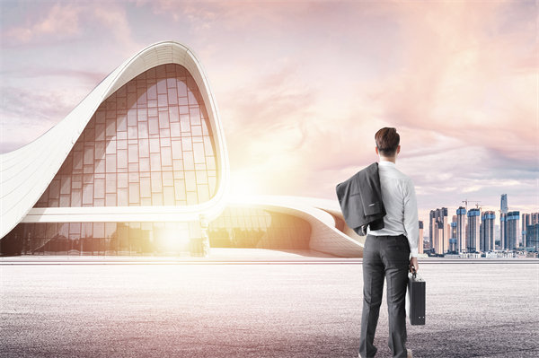 面對(duì)人才流失問題，企業(yè)應(yīng)如何改進(jìn)人力資源策略？