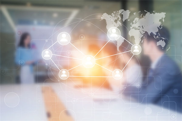 組織規(guī)劃中，如何確保戰(zhàn)略方向與市場需求一致？