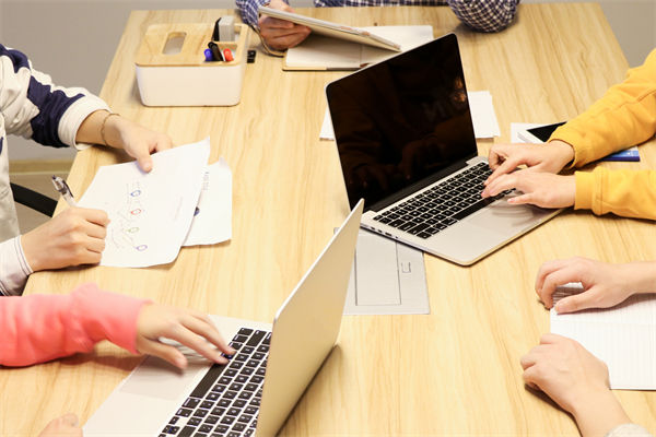 在員工培訓(xùn)上，企業(yè)應(yīng)如何投入，以獲得最大回報？