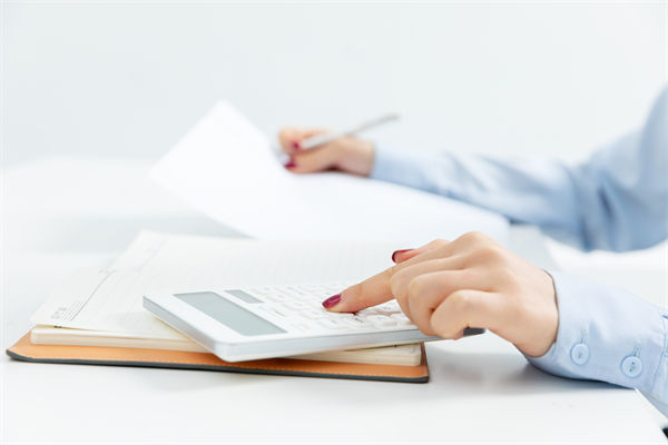 高管薪酬如何設(shè)計(jì)，才能既激勵(lì)又符合市場(chǎng)規(guī)范？