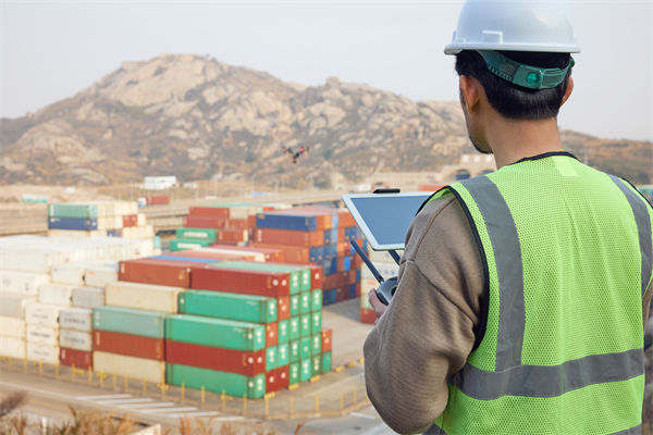 供應(yīng)鏈管理中，如何確保供應(yīng)鏈透明度與安全性？