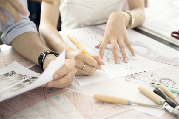 個性化定制需求，制造業(yè)如何快速響應(yīng)并優(yōu)化生產(chǎn)流程？