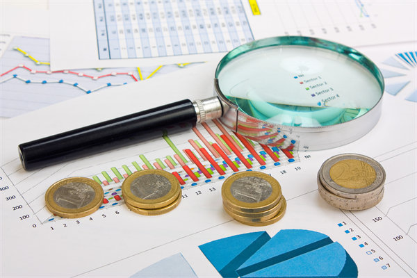 預(yù)算編制時，如何平衡長期規(guī)劃與短期資金需求？