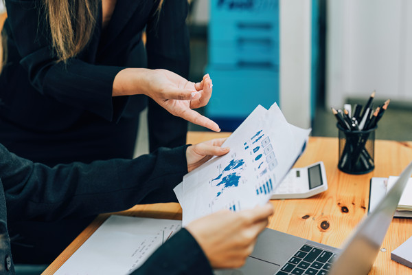 預(yù)算編制時，如何確保數(shù)據(jù)真實，避免信息失真問題？