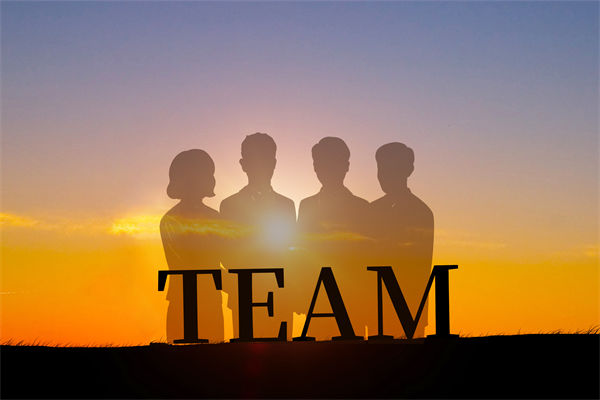 集團管控咨詢?nèi)绾螏椭髽I(yè)構(gòu)建協(xié)同高效的管理團隊？