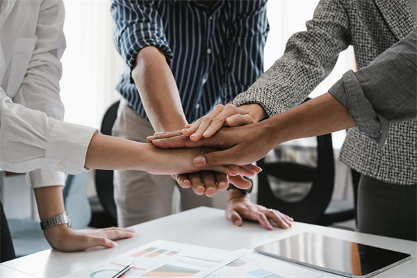 跨境營(yíng)銷中，如何克服文化差異，實(shí)現(xiàn)全球化傳播？