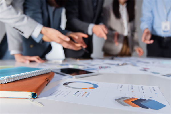 績效溝通形同虛設(shè)，績效咨詢?nèi)绾未罱ㄌ拐\交流橋梁？