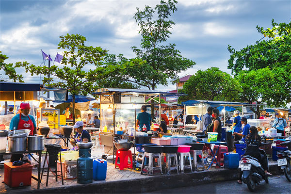 今年擴(kuò)消費(fèi)怎么干？各大企業(yè)如何根據(jù)政策發(fā)力？