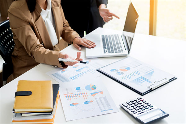 薪酬與市場(chǎng)脫節(jié)，員工抱怨不斷，如何對(duì)標(biāo)市場(chǎng)調(diào)薪？