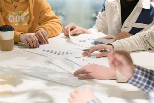 員工培訓(xùn)無(wú)效、成長(zhǎng)慢，人力資源管理怎樣定制高效方案？