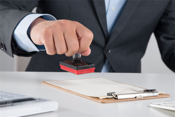 5月10日起結(jié)婚離婚不需要戶口本，人力資源怎么看？