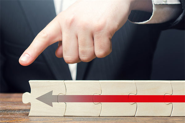 戰(zhàn)略執(zhí)行層層衰減，集團(tuán)管控如何確保目標(biāo)精準(zhǔn)落地？