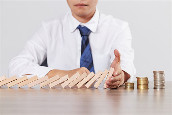 集團(tuán)風(fēng)險(xiǎn)管控薄弱，如何加強(qiáng)風(fēng)險(xiǎn)管理保障集團(tuán)運(yùn)營(yíng)？