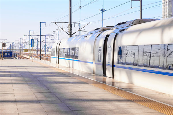 美國為什么沒有中國那樣的高鐵？是哪些方面限制了？