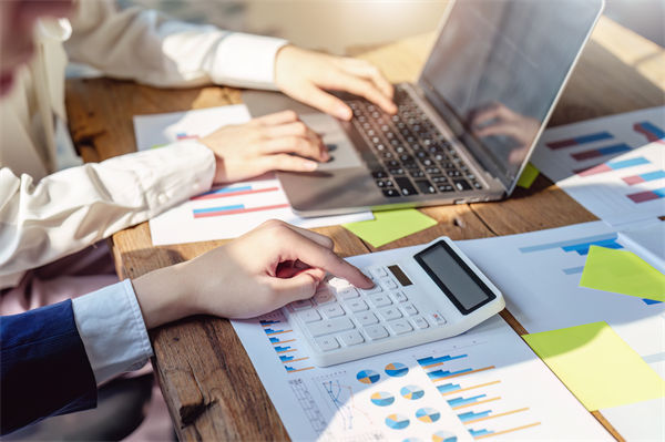 榴蓮價格暴跌50%，有人買了50箱，預算管理怎么看？