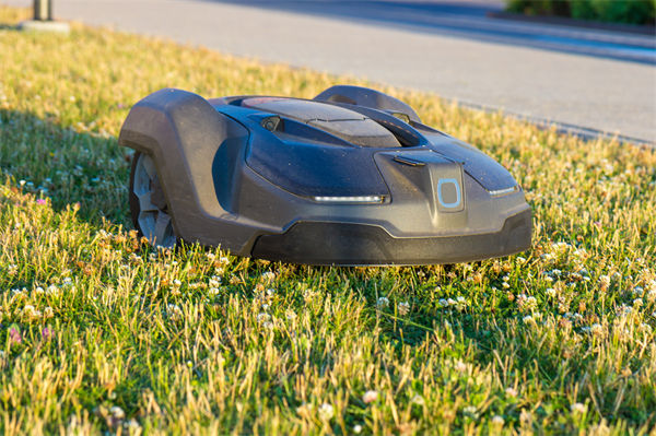 國產(chǎn)割草機(jī)器人走俏海外，企業(yè)數(shù)字化有何啟示？