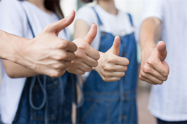 企業(yè)文化標語掛滿墻，為何員工依然缺乏認同感？