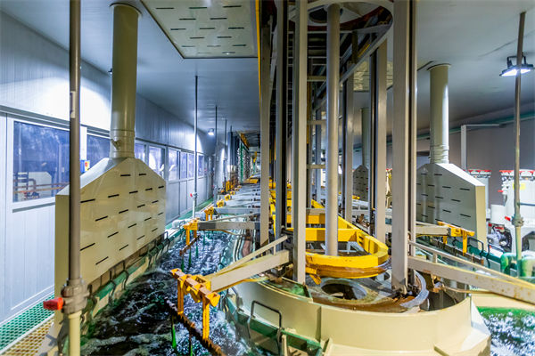 精益管理在提升產品質量方面有哪些具體策略和方法？