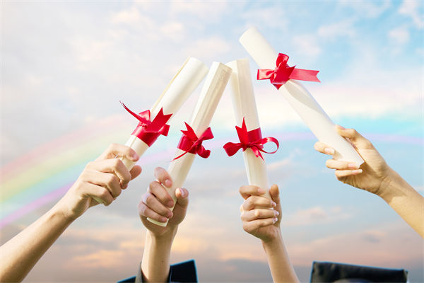 企業(yè)文化分析：錄取通知書加廣告，涉事學(xué)校被約談