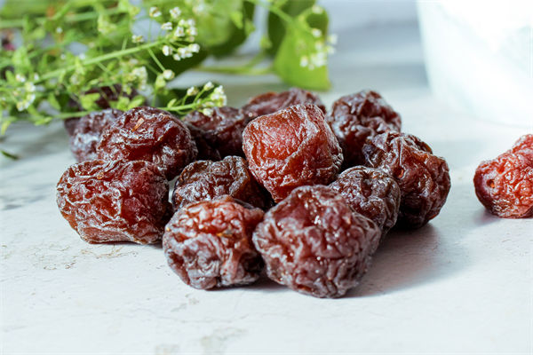 商家回應(yīng)2顆話梅128元，企業(yè)營銷管理有何啟示？