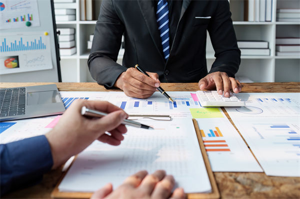 效能提升乏力，數(shù)智化咨詢?cè)鯓訁f(xié)助找到破局支點(diǎn)？