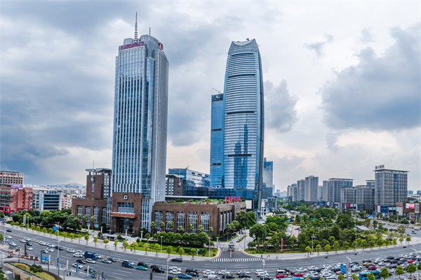 企業(yè)卡在增長瓶頸管理老套，東莞管理咨詢能劈開新路嗎？